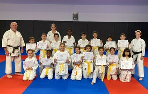 Nouvelles ceintures à l'école de karaté