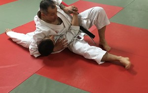 au sol contrôle et clé au cou